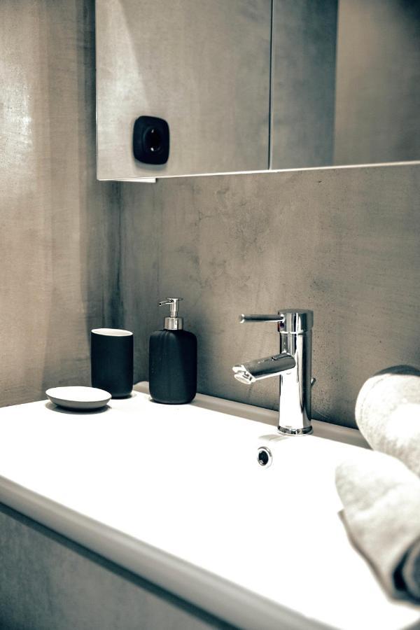 Appartamento Loft With Private Parking Atene Esterno foto