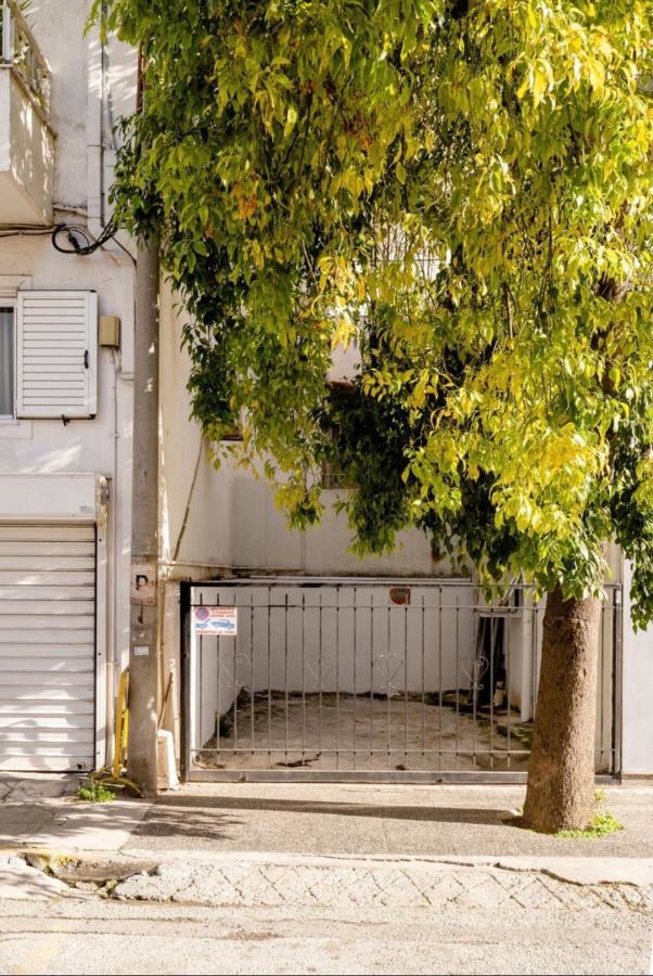 Appartamento Loft With Private Parking Atene Esterno foto